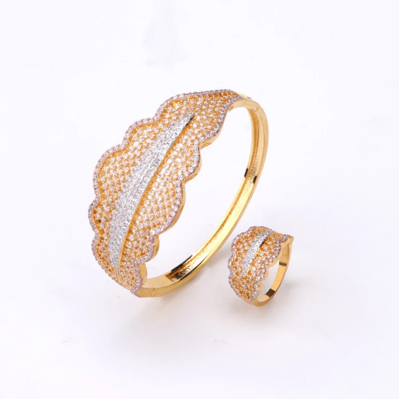 The Personalized Simple Full-set Wave-shaped Bracelet Three-color Gold-plated Wild Women's Ring And Bracelet Luxury Jewelry Gift
The Personalized Simple Full-set Wave-shaped Bracelet Three-color Gold-plated Wild Women's Ring And Bracelet Luxury Jewelry Gift