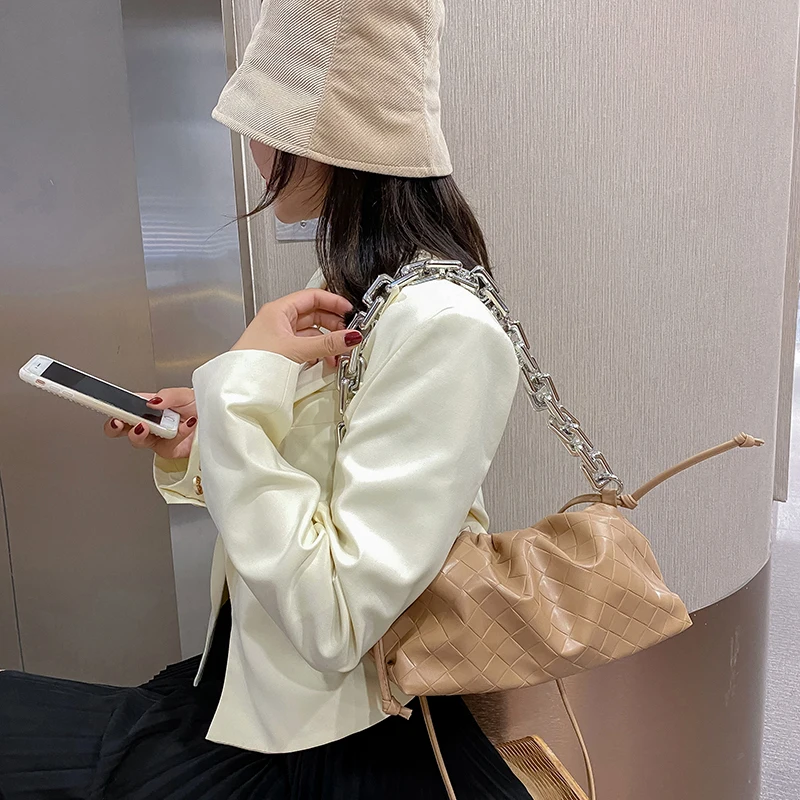 Thick Chain Small PU Leather Hand Bags for Women 2021 Women's Bag Trend Handbags Crossbody Shoulder Bag Desingner Hand Bag
Thick Chain Small PU Leather Hand Bags for Women 2021 Women's Bag Trend Handbags Crossbody Shoulder Bag Desingner Hand Bag