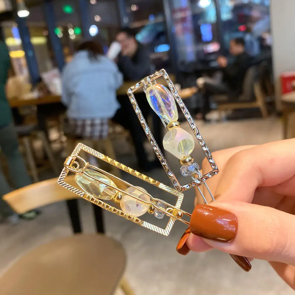 Women Alloy Hair Clips Vintage Geometric Hairgrips Gold/Silver Oval Rhinestone Hairpins Triangle Hair Clips For Girls Daily Hair
Women Alloy Hair Clips Vintage Geometric Hairgrips Gold/Silver Oval Rhinestone Hairpins Triangle Hair Clips For Girls Daily Hair