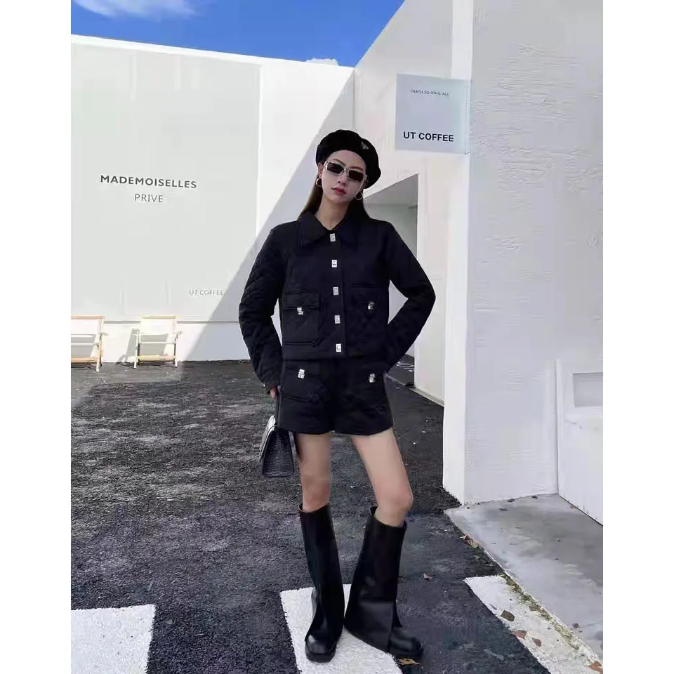 21 years of winter new style lapel diamond plaid Chinese quilted ladies jacket niche fashionable slim shorts suit
21 years of winter new style lapel diamond plaid Chinese quilted ladies jacket niche fashionable slim shorts suit