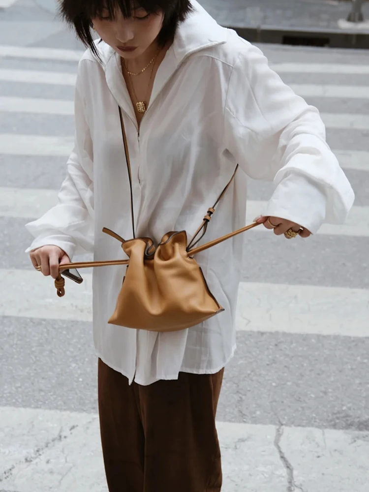 Bag 2021 new leather small lucky bag rope bucket bag niche temperament fold soft leather dumplings slanted drawstriing bag
Bag 2021 new leather small lucky bag rope bucket bag niche temperament fold soft leather dumplings slanted drawstriing bag