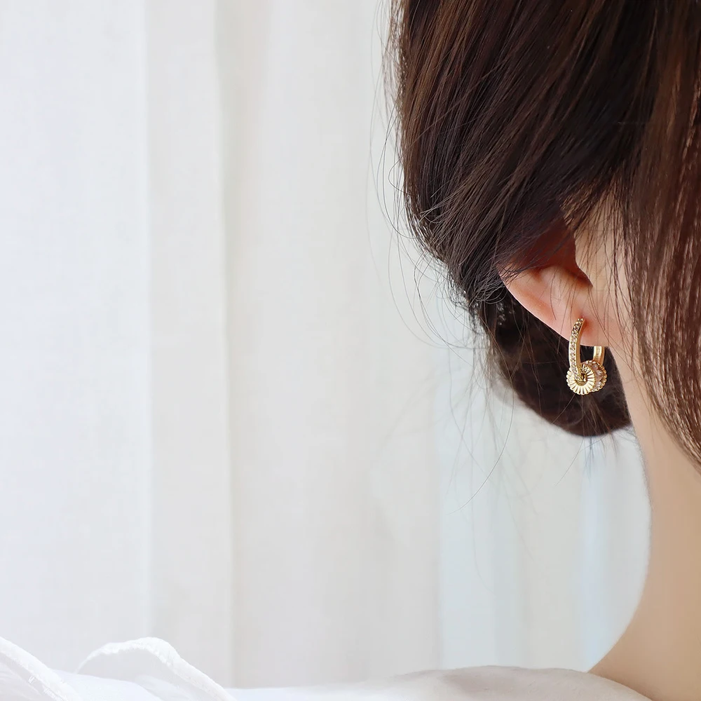 Korean Fashion 14K Real Gold Good Luck Implication Earring for Women High Quality Rotatable Bling Zirconia Clip Earring Brincos 
Korean Fashion 14K Real Gold Good Luck Implication Earring for Women High Quality Rotatable Bling Zirconia Clip Earring Brincos