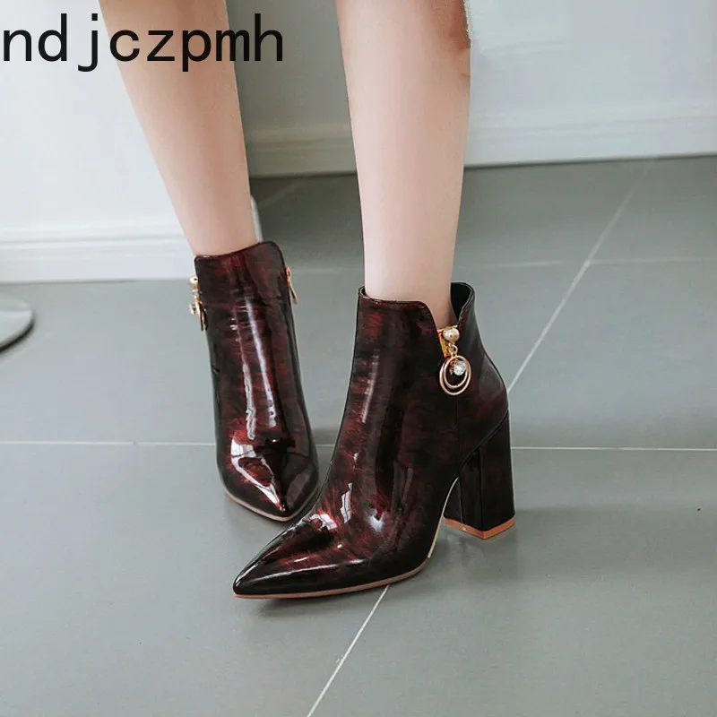 Women's Boots New Autumn And Winter Pointed fashion zipper Crystal High heel Short tube Women's shoes plus size 32-44 9cm high
Women's Boots New Autumn And Winter Pointed fashion zipper Crystal High heel Short tube Women's shoes plus size 32-44 9cm high