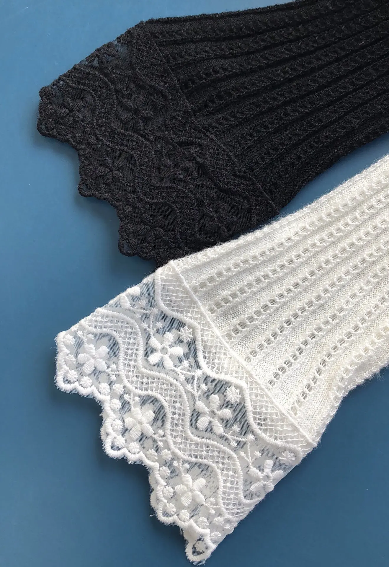 Lace Hollow out Knit Sweater Women's White or Black Pearl Buttons V-neck Long Sleeve Elegant Ladies Knitwear Bottoming Tops
Lace Hollow out Knit Sweater Women's White or Black Pearl Buttons V-neck Long Sleeve Elegant Ladies Knitwear Bottoming Tops