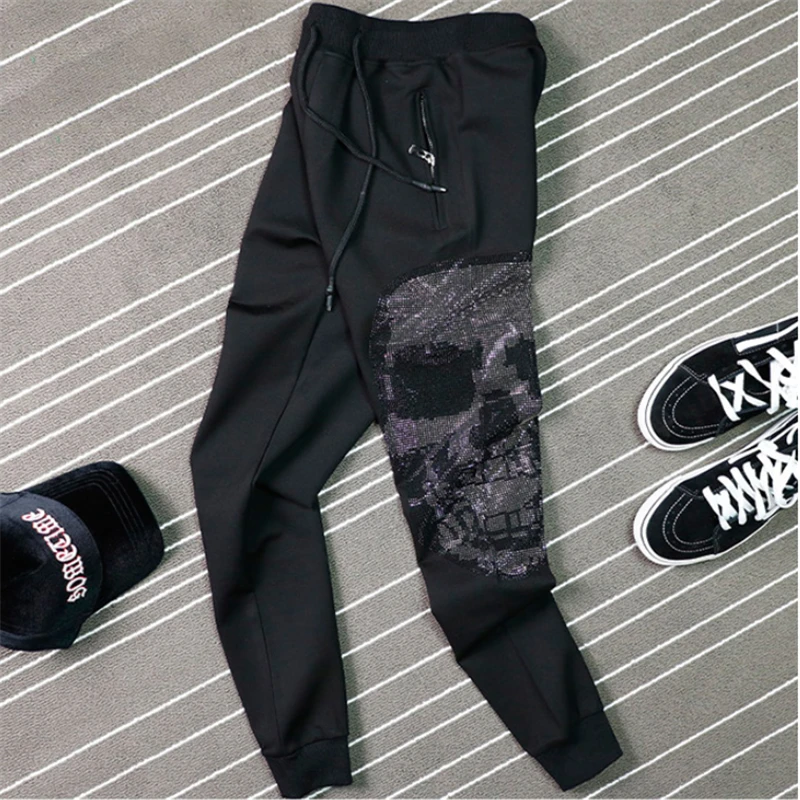 Hot selling high-quality men's slim skull drill pants casual sports trousers fashion brand jogging
Hot selling high-quality men's slim skull drill pants casual sports trousers fashion brand jogging