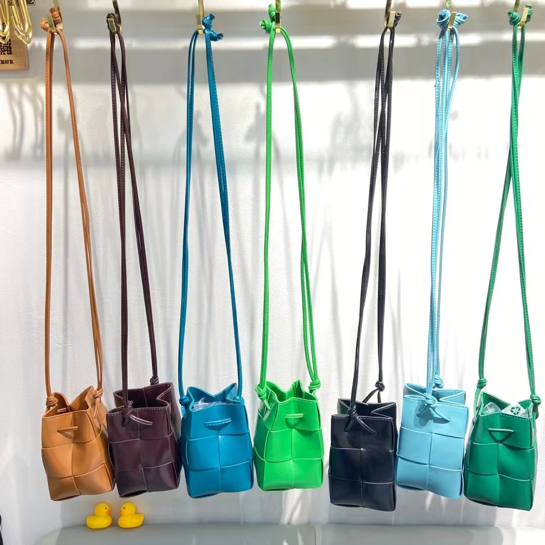 Weave Cow Leather Bag New Top Handle Luxury Designer High Quality Tanned Women's bag 2021 women's brand
Weave Cow Leather Bag New Top Handle Luxury Designer High Quality Tanned Women's bag 2021 women's brand