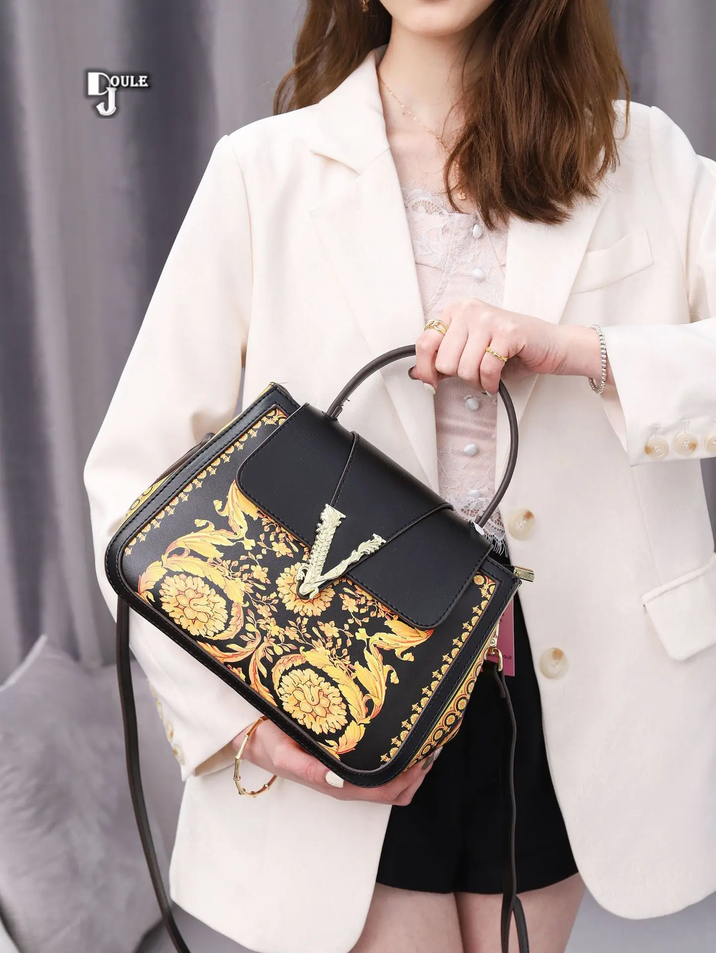 2021 New pu women's bag tote stiletto European and American print bag printing handbags
2021 New pu women's bag tote stiletto European and American print bag printing handbags