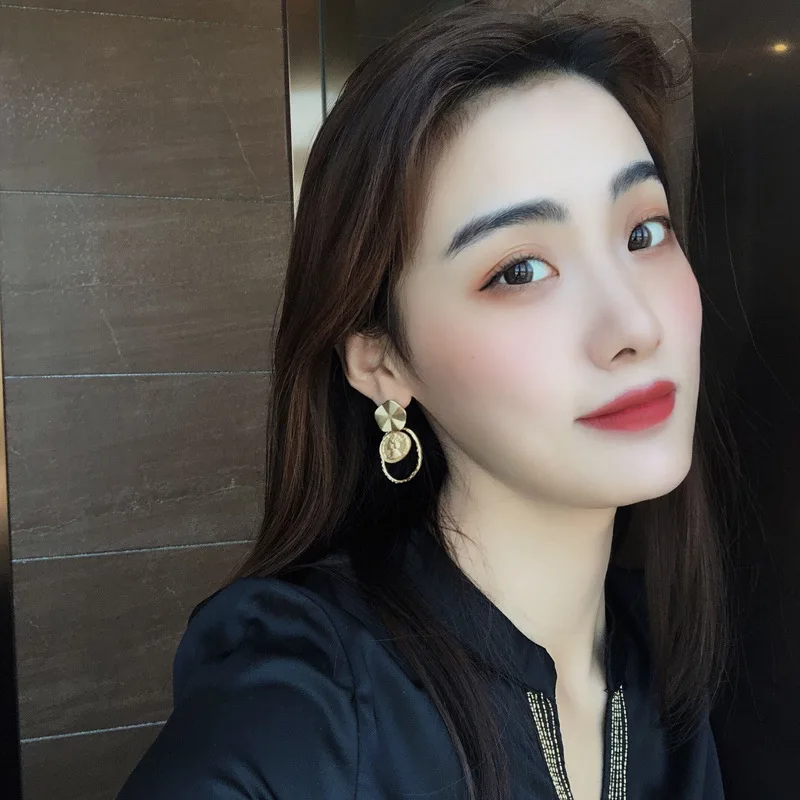 Han Edition Of The Irregular Face Earrings Simple Metal Pendant Earrings Dangling Fashion Women Party Wedding Jewelry Earring
Han Edition Of The Irregular Face Earrings Simple Metal Pendant Earrings Dangling Fashion Women Party Wedding Jewelry Earring