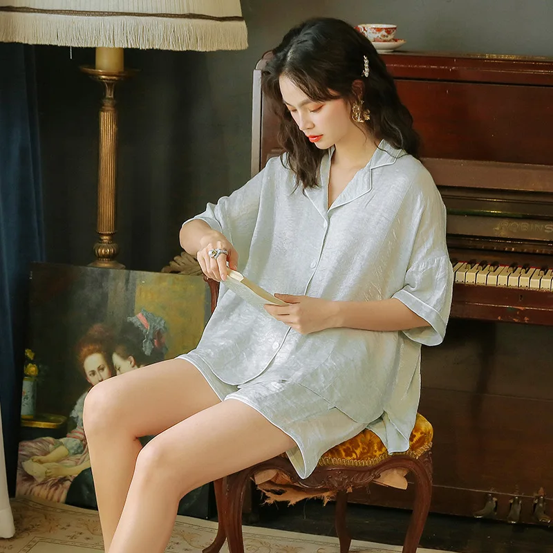 Summer silk-like Pajamas Solid Color Simple Sexy Nightwear Women's Lapel Loose Comfortable Short Sleeved Shorts Pijamas 2 Piece
Summer silk-like Pajamas Solid Color Simple Sexy Nightwear Women's Lapel Loose Comfortable Short Sleeved Shorts Pijamas 2 Piece