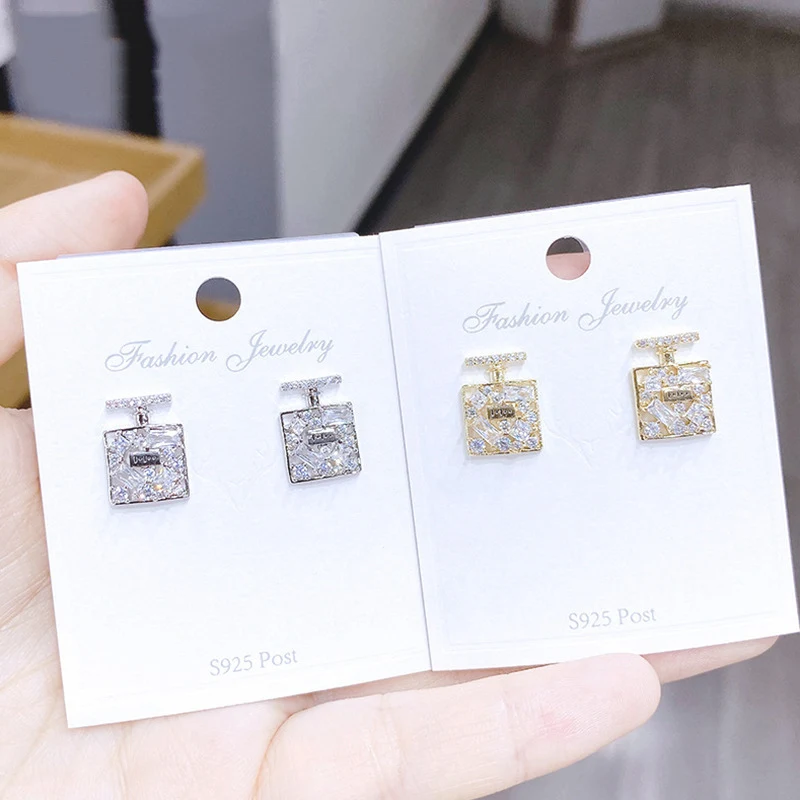 New Korean Fashion Women's Stud Earrings with Micro Zircon Trendy personality temperament women's earrings Jewelry wholesale
New Korean Fashion Women's Stud Earrings with Micro Zircon Trendy personality temperament women's earrings Jewelry wholesale