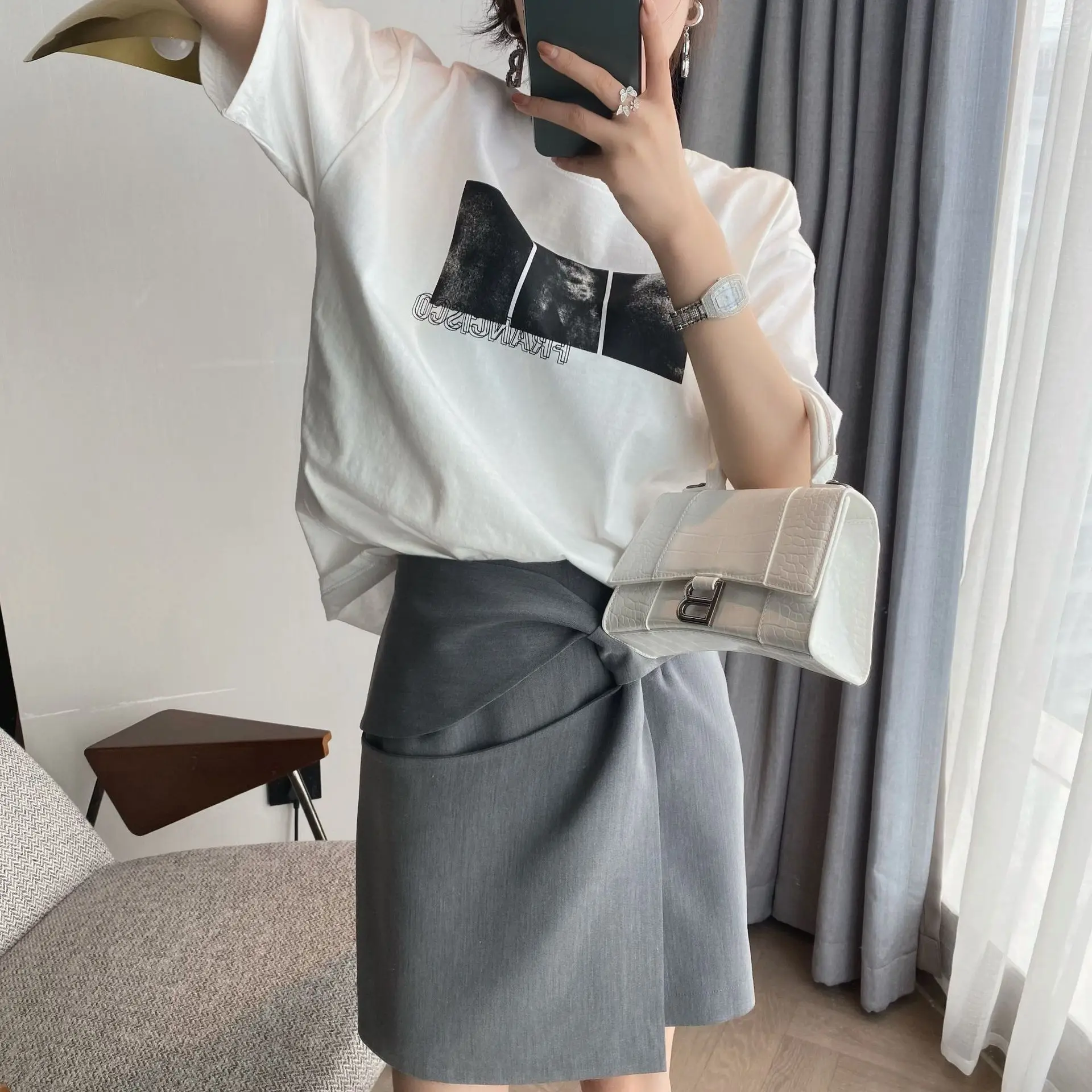 TVVOVVIN Summer New O-neck Short Sleeve Print T-shirt Simple Female Casual All-match Loose Pullover Tops LUSO
TVVOVVIN Summer New O-neck Short Sleeve Print T-shirt Simple Female Casual All-match Loose Pullover Tops LUSO