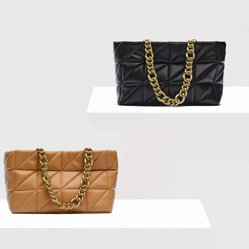 Fashion Gold Metal Chain Shoulder Bag Soft Black Winter Large Tote Women Purses and Handbags Luxury Brand Leather Designer Bag
Fashion Gold Metal Chain Shoulder Bag Soft Black Winter Large Tote Women Purses and Handbags Luxury Brand Leather Designer Bag