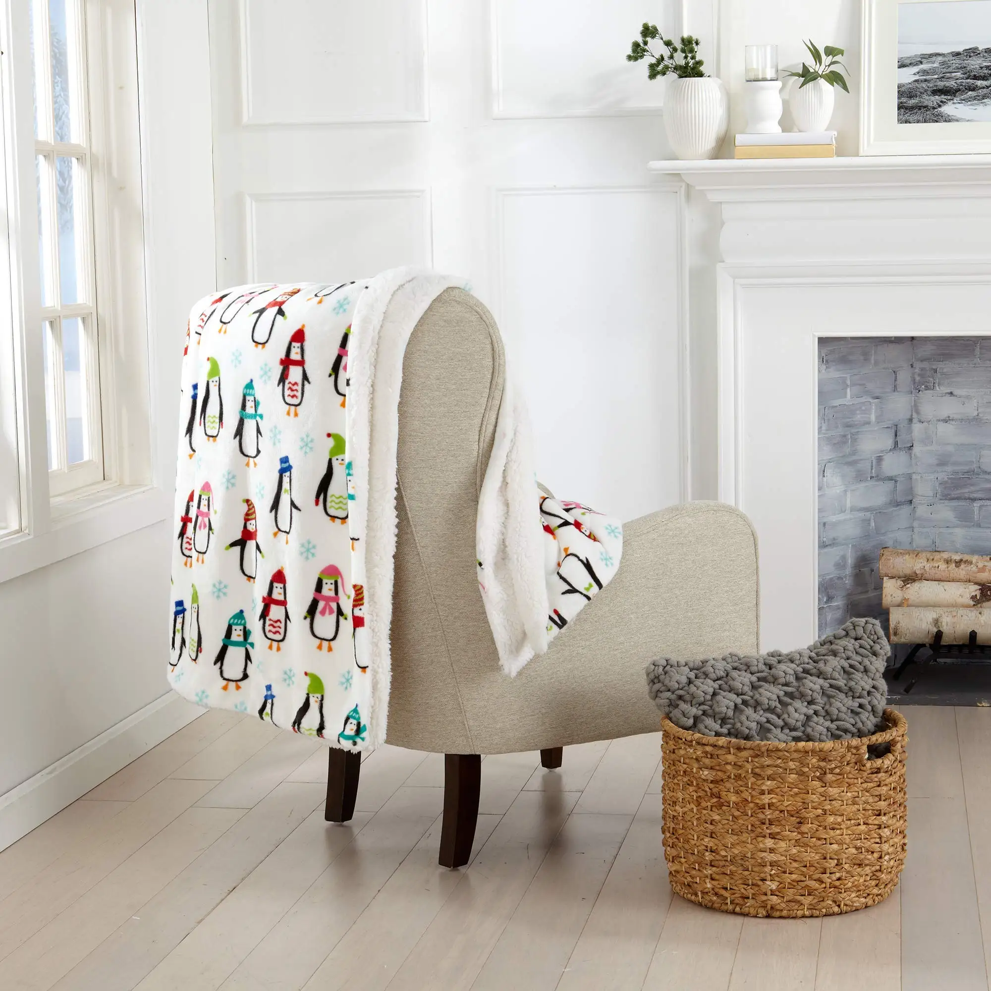 Decorative Holiday Throw Blanket. Super Soft Fleece Sherpa Holiday Throw Blanket. Eve Collection (50" X 60", Penguins)
Decorative Holiday Throw Blanket. Super Soft Fleece Sherpa Holiday Throw Blanket. Eve Collection (50" X 60", Penguins)