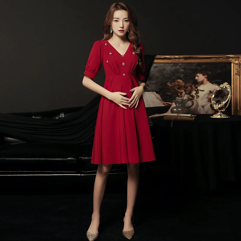 Burgundy Deep V-Neck Prom Dress A-Line Pleat Button Appliques Elegant Short Sleeve Knee-length New Formal Gown For Women D523
Burgundy Deep V-Neck Prom Dress A-Line Pleat Button Appliques Elegant Short Sleeve Knee-length New Formal Gown For Women D523