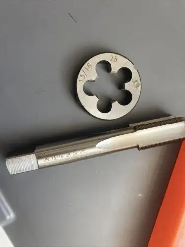 13/16" - 28UNF HSS Tap And Die Set Machine Thread Tap And Round Thread Die
13/16" - 28UNF HSS Tap And Die Set Machine Thread Tap And Round Thread Die