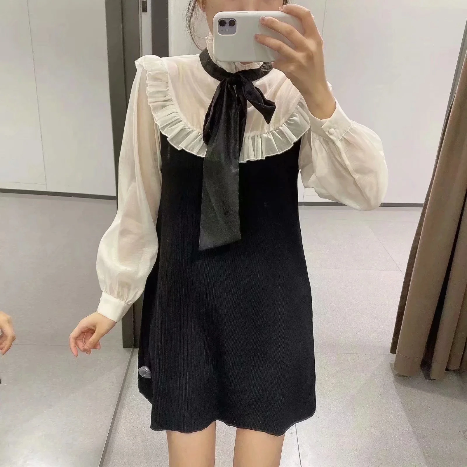 vintage elegant ruffle bow mini dress women sweet long sleeve party dresses casual women dresses sexy korean vestidos 2020 
vintage elegant ruffle bow mini dress women sweet long sleeve party dresses casual women dresses sexy korean vestidos 2020