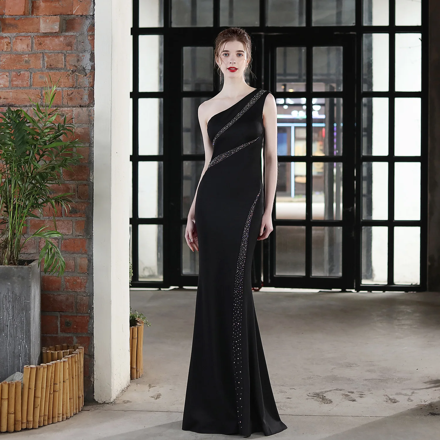 Rhinestone Black Prom Dresses Women robes de soirée One Shoulder Tank Bridesmaid Maxi Mermaid Dress Evening Party Gowns 2022 New
Rhinestone Black Prom Dresses Women robes de soirée One Shoulder Tank Bridesmaid Maxi Mermaid Dress Evening Party Gowns 2022 New
