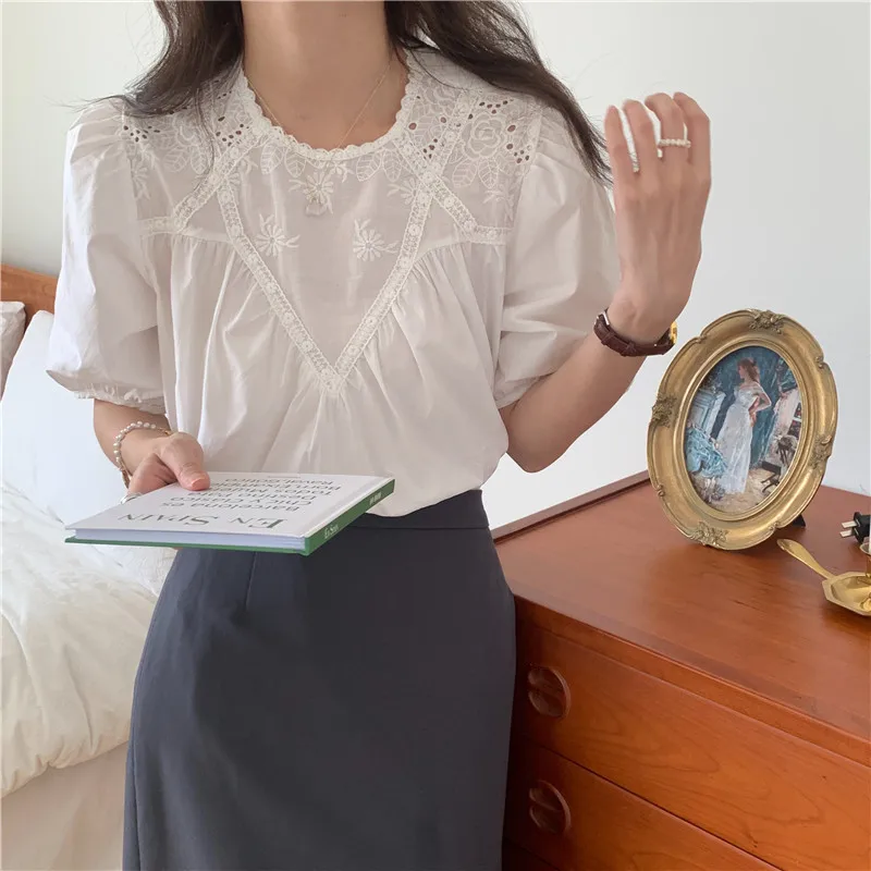 COIGARSAM Short Sleeve blouse women Patchwork Embroidery O-Neck blusas womens tops and blouses White 9228
COIGARSAM Short Sleeve blouse women Patchwork Embroidery O-Neck blusas womens tops and blouses White 9228