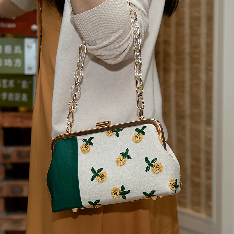 Women Evening Clutch Bags Metal Frame Floral Evening Bag Night Evening Purse Handbag Party Clutches for Phone
Women Evening Clutch Bags Metal Frame Floral Evening Bag Night Evening Purse Handbag Party Clutches for Phone