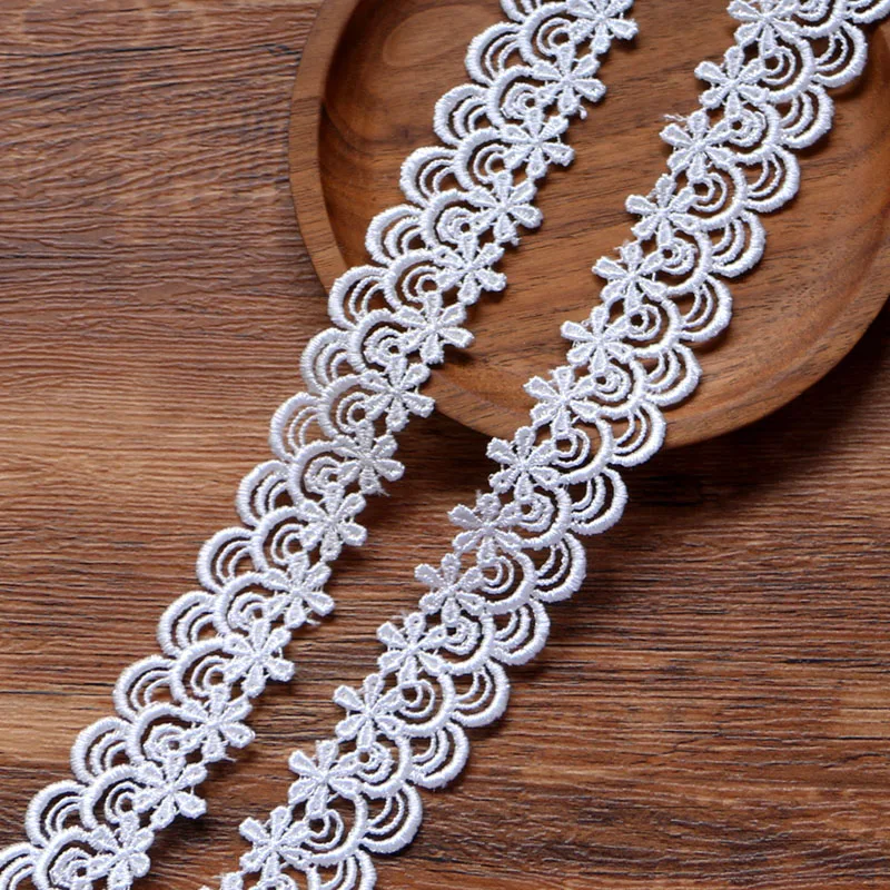 1yard 2.5CM Wide Exquisite White Polyester Leaves Water Soluble Lace Hollow Embroidered Ribbon Clothing Veil Sewing Accessories
1yard 2.5CM Wide Exquisite White Polyester Leaves Water Soluble Lace Hollow Embroidered Ribbon Clothing Veil Sewing Accessories