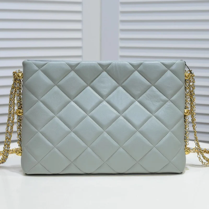 Retro rhombus large-capacity multifunctional leather shoulder bag new ladies hardware color-blocking chain fashion diagonal bag
Retro rhombus large-capacity multifunctional leather shoulder bag new ladies hardware color-blocking chain fashion diagonal bag