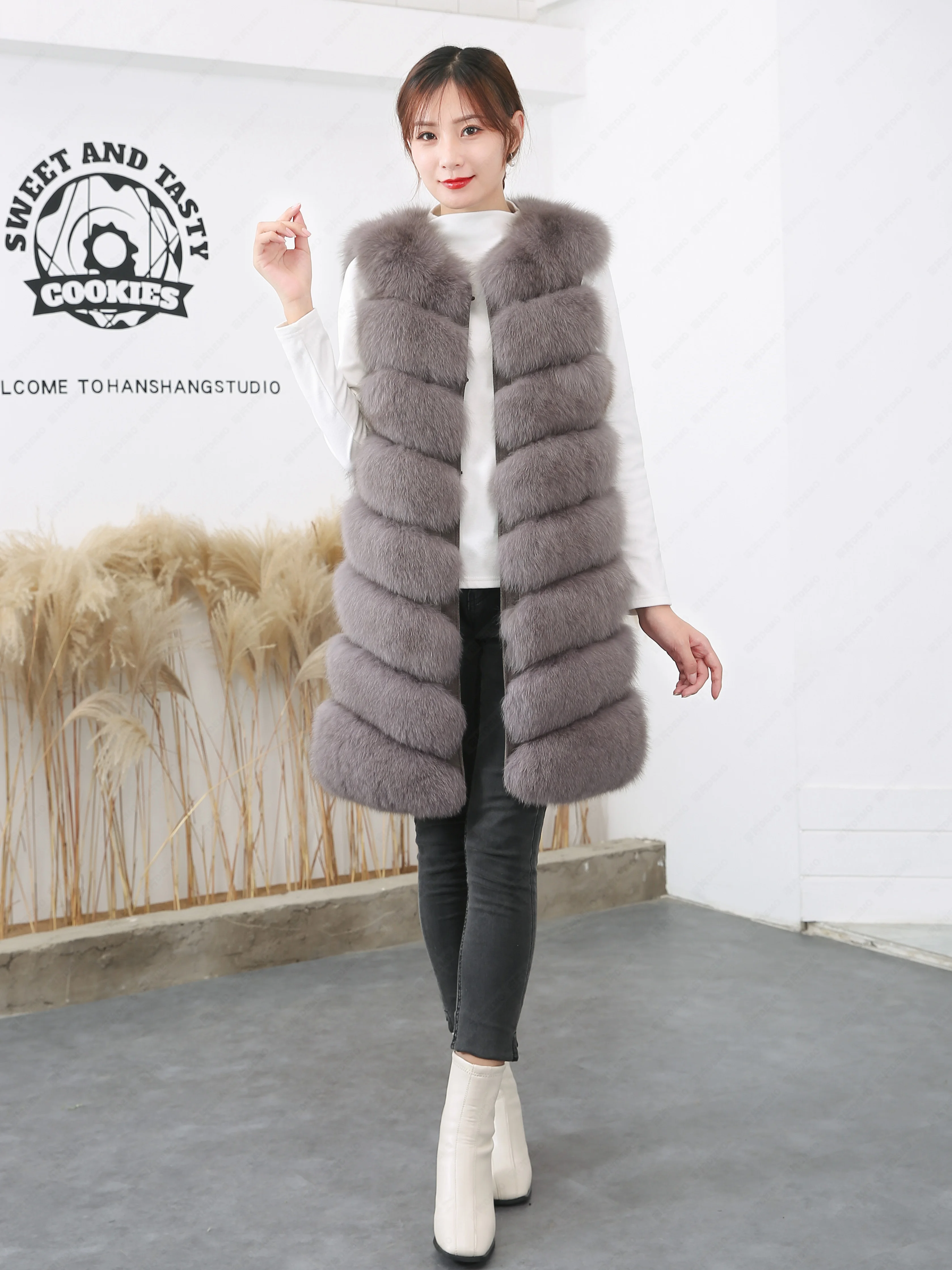 2021 новый стиль глаз, реальная модель colete real raposa casaco de pele das mulheres, высокое качество, натуральная настоящая pele quente invern
2021 новый стиль глаз, реальная модель colete real raposa casaco de pele das mulheres, высокое качество, натуральная настоящая pele quente invern