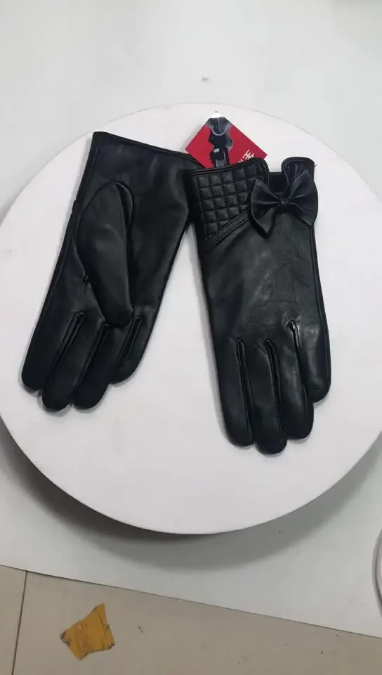 Manufacturers Supply Autumn and Winter Ladies Real Sheepskin Gloves Outdoor Warm Fashion Cycling Touch Screen New Style
Manufacturers Supply Autumn and Winter Ladies Real Sheepskin Gloves Outdoor Warm Fashion Cycling Touch Screen New Style