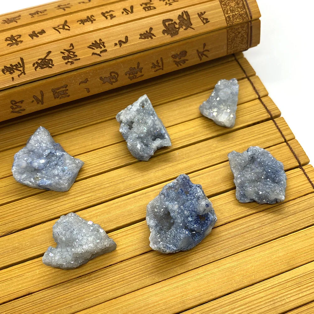 Natural Stone Crystal Pendant Light Blue Irregular Shape Suitable for DIY Production and Creation of Fashion Jewelry Crafts
Natural Stone Crystal Pendant Light Blue Irregular Shape Suitable for DIY Production and Creation of Fashion Jewelry Crafts