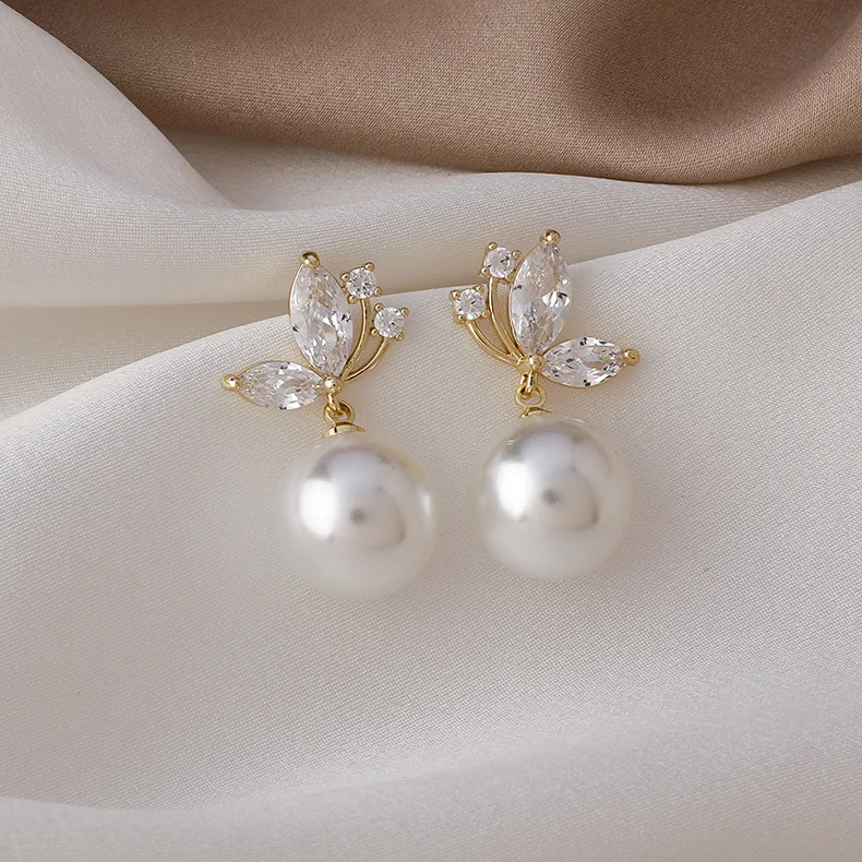Temperament Butterfly Earrings Elegant Lady Jewelry South Korea New Exquisite Pearl Pendant Earrings Fashion
Temperament Butterfly Earrings Elegant Lady Jewelry South Korea New Exquisite Pearl Pendant Earrings Fashion