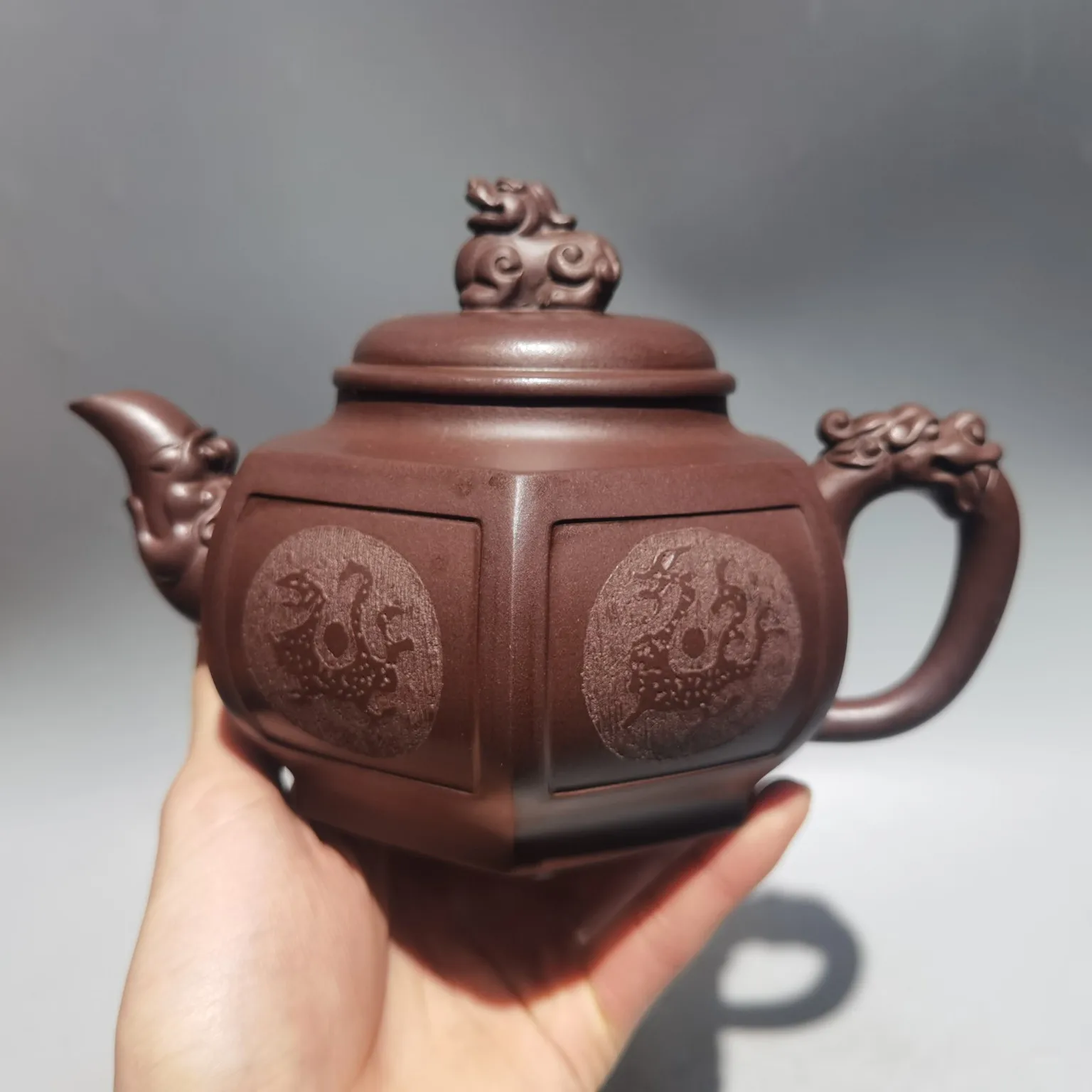 8"Chinese Yixing Zisha Pottery Hand-Carved Six parties Dragon statue pot kettle Purple mud Teapot Pot Tea Maker Office Ornaments
8"Chinese Yixing Zisha Pottery Hand-Carved Six parties Dragon statue pot kettle Purple mud Teapot Pot Tea Maker Office Ornaments