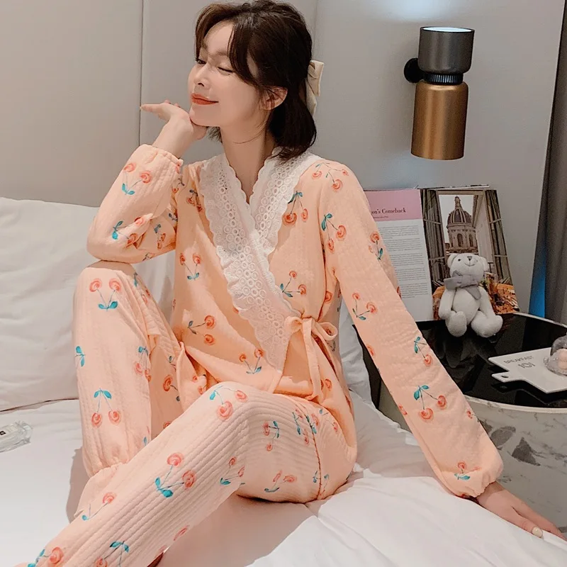 Spring Autumn Double Layer Cotton Soft Long Sleeved Trousers Kimono Ladies Cherry Print Pajamas Set Home Service Suit
Spring Autumn Double Layer Cotton Soft Long Sleeved Trousers Kimono Ladies Cherry Print Pajamas Set Home Service Suit