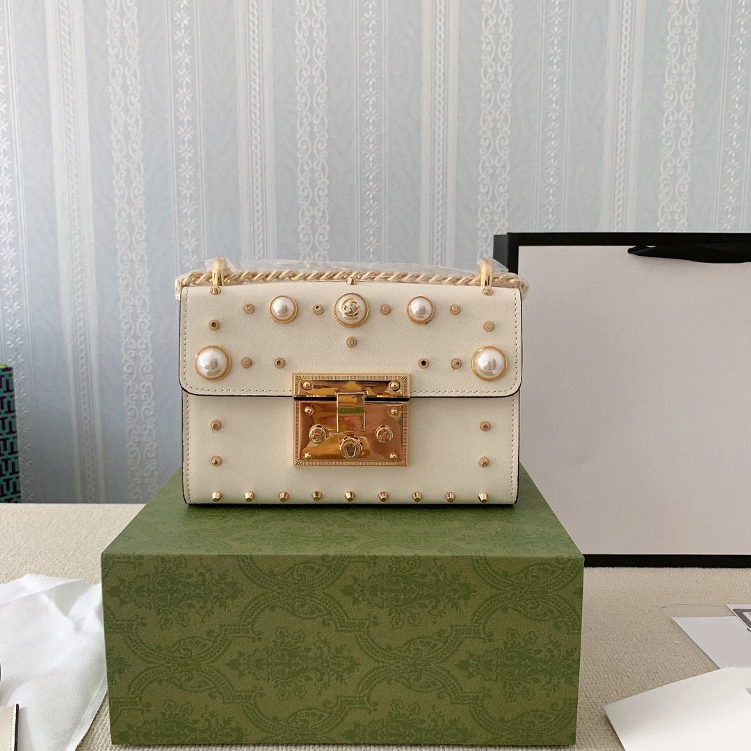 2021 New Lovely Style Women's Hand-Held Messenger Bag Pearl Accessories Pink Appearance Design Hardware Button Switch Series
2021 New Lovely Style Women's Hand-Held Messenger Bag Pearl Accessories Pink Appearance Design Hardware Button Switch Series