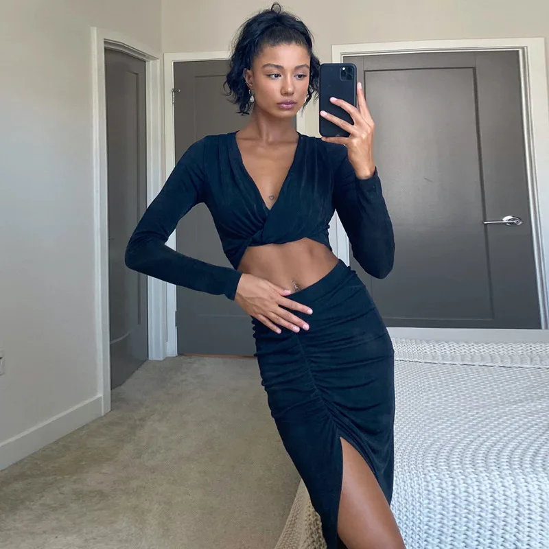 BKLD 2020 Autumn New Clothes For Women TShirts Long Sleeve V-Neck Crop Top And Split Ruched Skirts Two Piece Set Women Clubwear
BKLD 2020 Autumn New Clothes For Women TShirts Long Sleeve V-Neck Crop Top And Split Ruched Skirts Two Piece Set Women Clubwear