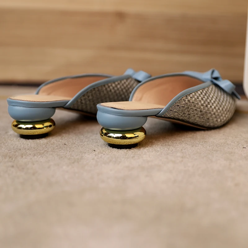 ISNOM 2021 New Women Mules Women Pointed Toe Shallow Slides Metal Strange Med Heels Slippers Patchwork Bowtie Slippers Shoes
ISNOM 2021 New Women Mules Women Pointed Toe Shallow Slides Metal Strange Med Heels Slippers Patchwork Bowtie Slippers Shoes