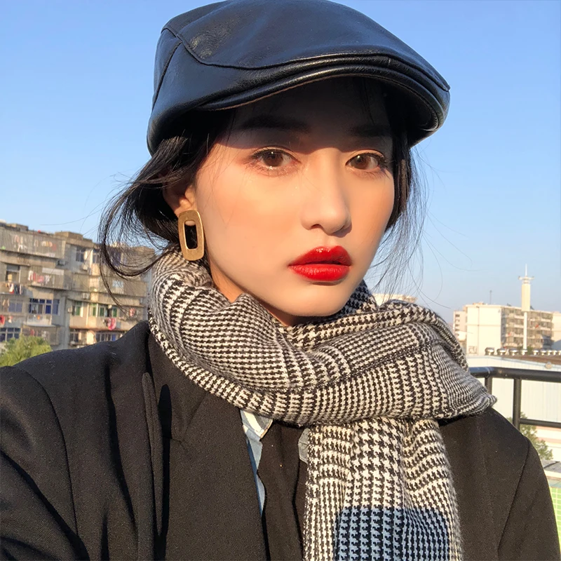 Leather Beret Women's Spring Short Duckbill Cap Forward Cap Retro Winter Hats for Women Elegant Fascinator Hats Black Hat 2020
Leather Beret Women's Spring Short Duckbill Cap Forward Cap Retro Winter Hats for Women Elegant Fascinator Hats Black Hat 2020