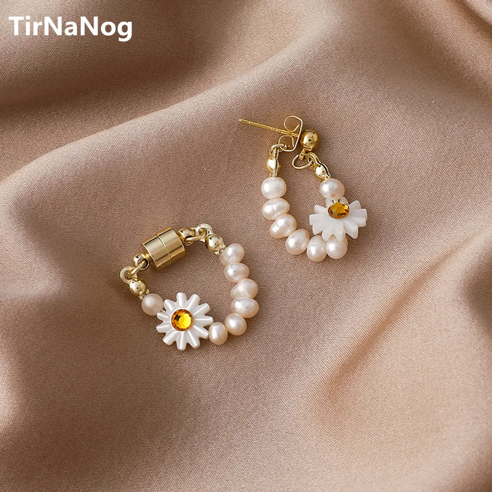 Fashion Romantic Bohemia Freshwater Pearl Earrings Daisy Flowers Stud earrings Restoring Ancient Ways Women Jewelry Gifts
Fashion Romantic Bohemia Freshwater Pearl Earrings Daisy Flowers Stud earrings Restoring Ancient Ways Women Jewelry Gifts