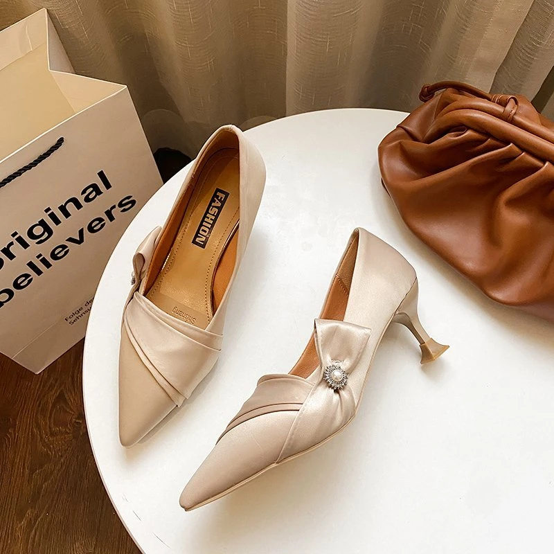 New Summer Elegant Women Fashion shoes Slip-on shoes Bow tie shoes Chaussure Femme Casual Girls Sweet Zapatos
New Summer Elegant Women Fashion shoes Slip-on shoes Bow tie shoes Chaussure Femme Casual Girls Sweet Zapatos