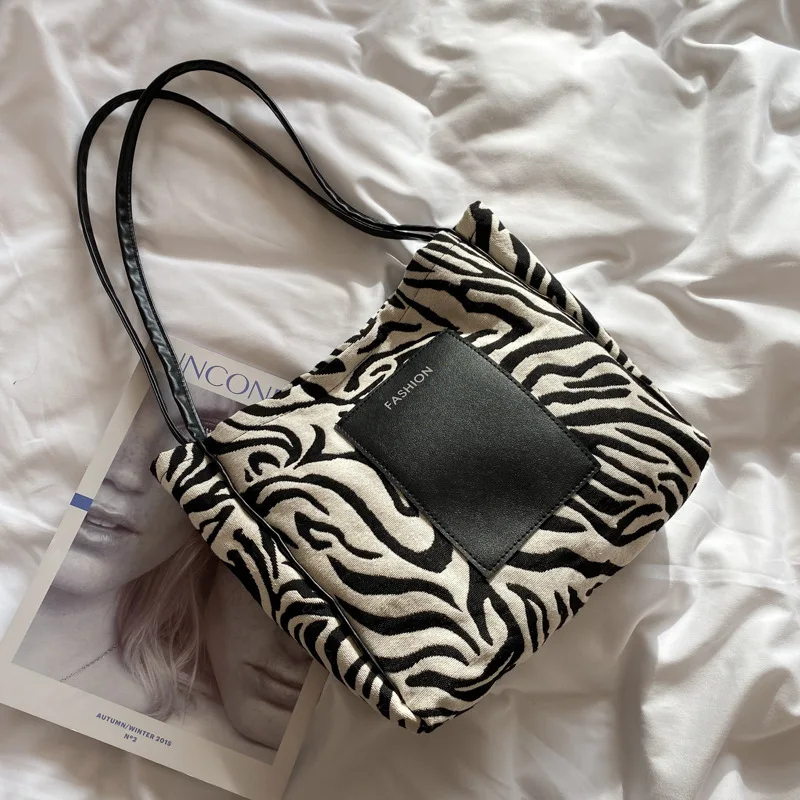 Messenger Handbags Retro French Style Women Shoulder Bags New PU Leather Casual Crossbody Bags For Women Bolsas 2021
Messenger Handbags Retro French Style Women Shoulder Bags New PU Leather Casual Crossbody Bags For Women Bolsas 2021