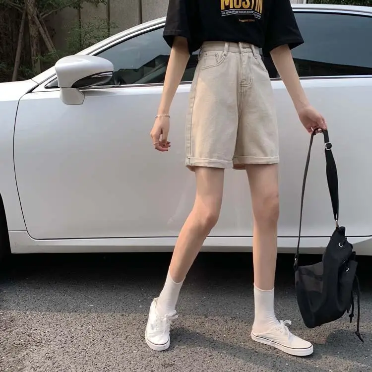 Summer new Korean ins solid color loose and versatile high waist denim shorts for female students
Summer new Korean ins solid color loose and versatile high waist denim shorts for female students