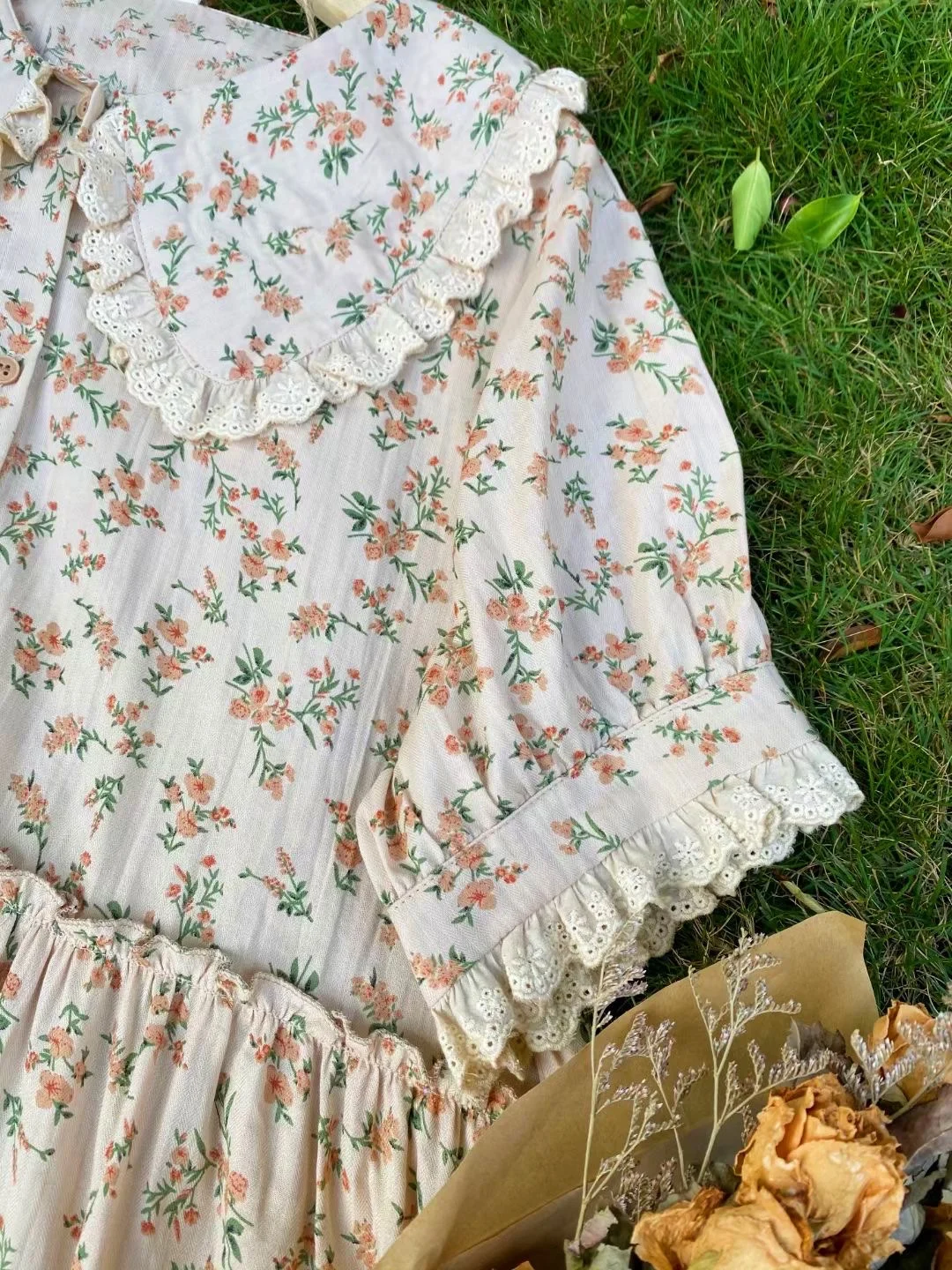 2021 New Summer Women Floral Print Dress Mori Girl Lace Peter Pan Collar Loose Short Sleeve Midi Dresses Women
2021 New Summer Women Floral Print Dress Mori Girl Lace Peter Pan Collar Loose Short Sleeve Midi Dresses Women