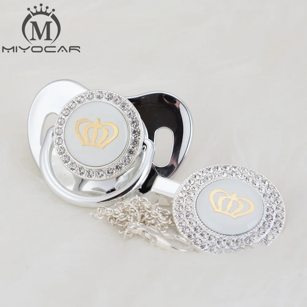 MIYOCAR 11 цветов, серебряная блестящая золотая корона, блестящая соска и соска, зажим, без БФА, пустышка, шикарная, уникальный дизайн, для детей от 2 до 8 лет
MIYOCAR 11 цветов, серебряная блестящая золотая корона, блестящая соска и соска, зажим, без БФА, пустышка, шикарная, уникальный дизайн, для детей от 2 до 8 лет