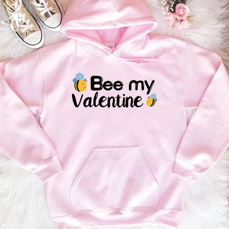 Женская толстовка с капюшоном Bee my valentine bee graphic, модная повседневная хипстерская толстовка из чистого хлопка, винтажный праздничный подарок,... 
Женская толстовка с капюшоном Bee my valentine bee graphic, модная повседневная хипстерская толстовка из чистого хлопка, винтажный праздничный подарок,...