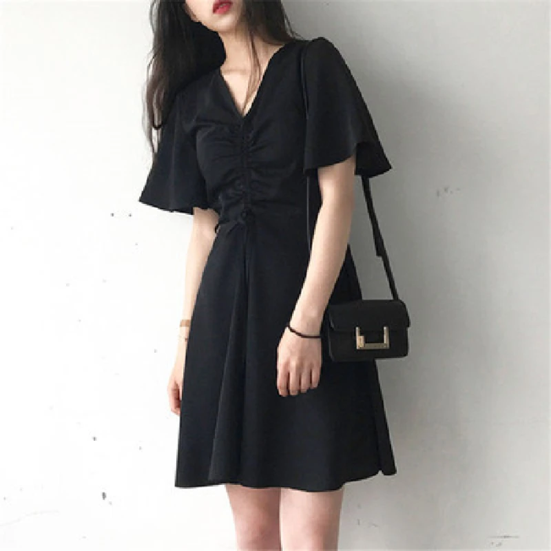 2023 Brand New Women Fashion Black Dress V-nek Short Sleeve Wrinkled Drawstring Short Dress Plus Size Dress Vestidos M-4XL 
2023 Brand New Women Fashion Black Dress V-nek Short Sleeve Wrinkled Drawstring Short Dress Plus Size Dress Vestidos M-4XL