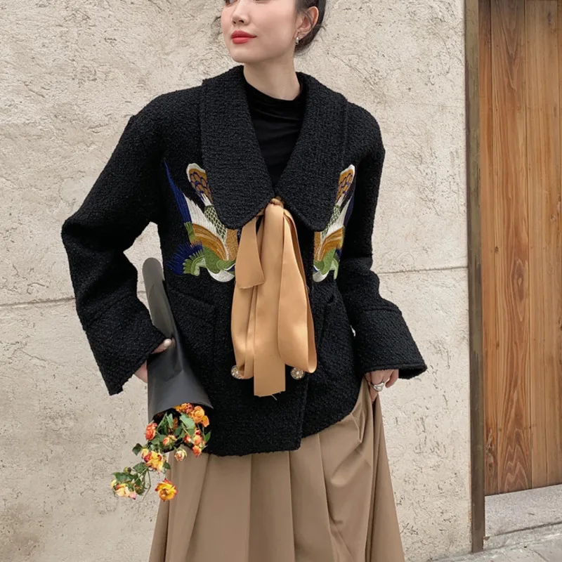 Designer Wool Coat Women Bird Embroidered Coat Ribbon Black Tweed Jacket Fashion 2022 Kawaii Outerwear Korean C347
Designer Wool Coat Women Bird Embroidered Coat Ribbon Black Tweed Jacket Fashion 2022 Kawaii Outerwear Korean C347