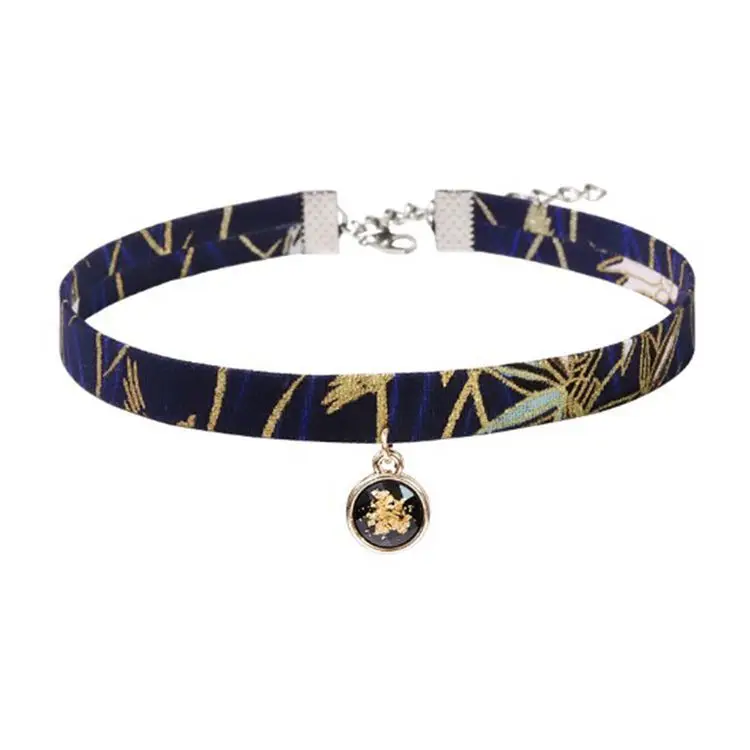 Модное светлое и темно-синее бархатное ожерелье чокер Бархатная веревка эффектное ожерелье в панк стиле модные украшения для женщин
Модное светлое и темно-синее бархатное ожерелье чокер Бархатная веревка эффектное ожерелье в панк стиле модные украшения для женщин