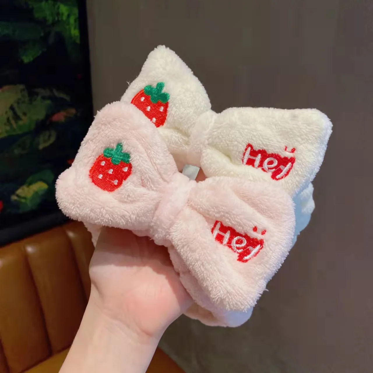 Girls Wash Their Faces Hair Bands Headbands Fruit Strawberry Embroidery Bow Headbands Ladies Makeup Headbands Hair Accessories
Girls Wash Their Faces Hair Bands Headbands Fruit Strawberry Embroidery Bow Headbands Ladies Makeup Headbands Hair Accessories