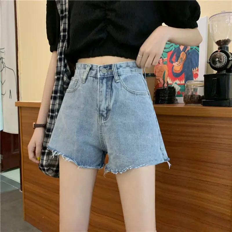 High waist denim shorts women's summer 2021 new loose and thin wide leg A-line pants short hot pants fashion
High waist denim shorts women's summer 2021 new loose and thin wide leg A-line pants short hot pants fashion