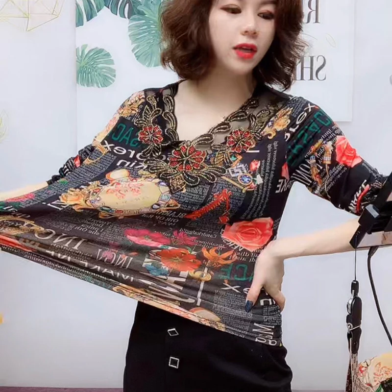 Lace patchwork V-neck Letter Printing Long sleeve tee Women Korean Casual Loose plus size 5XL tops Ladies 2021 new slim T-shirt
Lace patchwork V-neck Letter Printing Long sleeve tee Women Korean Casual Loose plus size 5XL tops Ladies 2021 new slim T-shirt