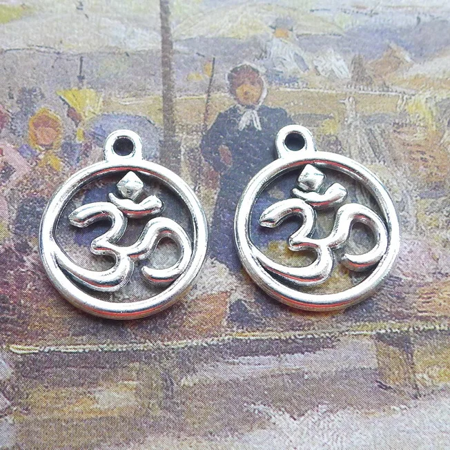 10 PCS/Lot 23mm*18mm Antique Silver Color Hollow 3D Charms For DIY Jewelry Making
10 PCS/Lot 23mm*18mm Antique Silver Color Hollow 3D Charms For DIY Jewelry Making