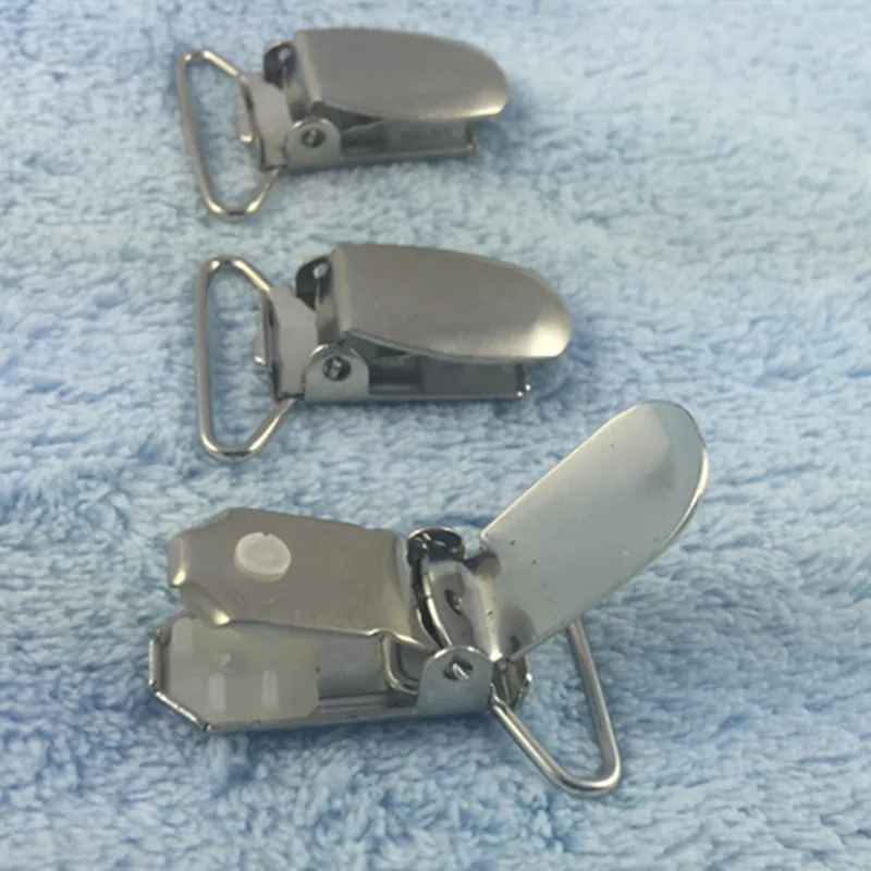 100pcs/lot 1'' 25mm Silver Metal Hook Baby Dummy Pacifier Holder Clips Paci Suspender Clip For 2.5cm Ribbon Garment Accessories
100pcs/lot 1'' 25mm Silver Metal Hook Baby Dummy Pacifier Holder Clips Paci Suspender Clip For 2.5cm Ribbon Garment Accessories